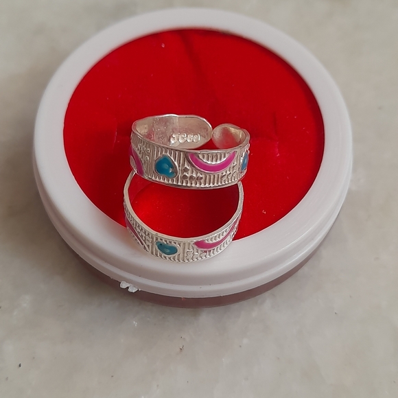 Beautiful new 😍 adjustable toe rings - Picture 8 of 8